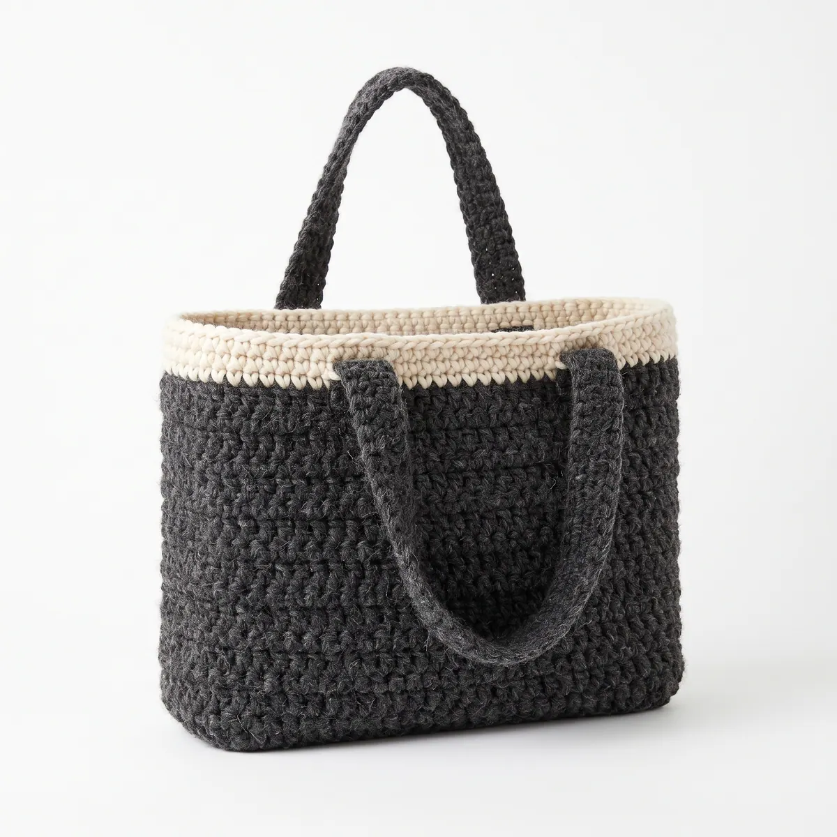 Free Crochet Chunky Winter Tote Bag Pattern for Beginners